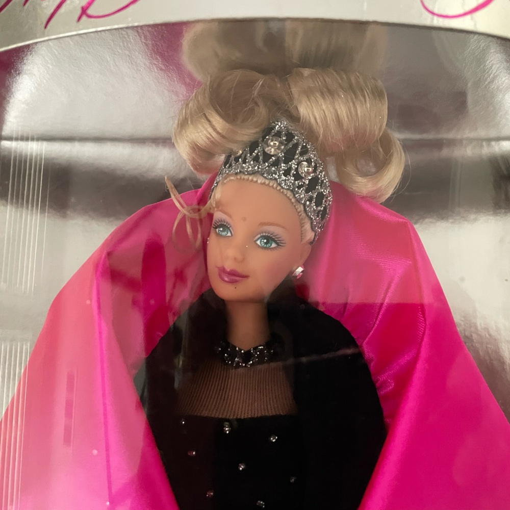 🎉2X Host Pick🎉Happy Holidays Barbie Doll - 1998